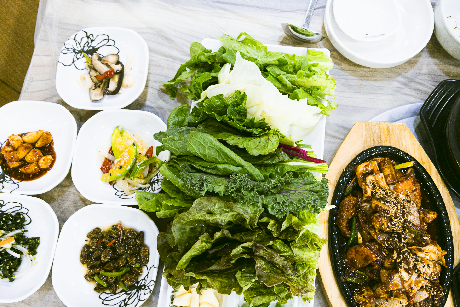 푸짐한 바다쌈밥 테이블